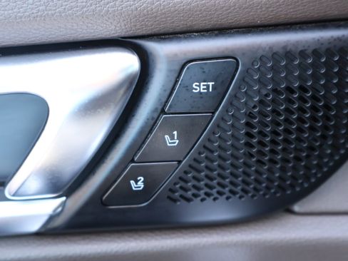 Used 2020 Kia Telluride SX w/ Towing Package FWD image 9