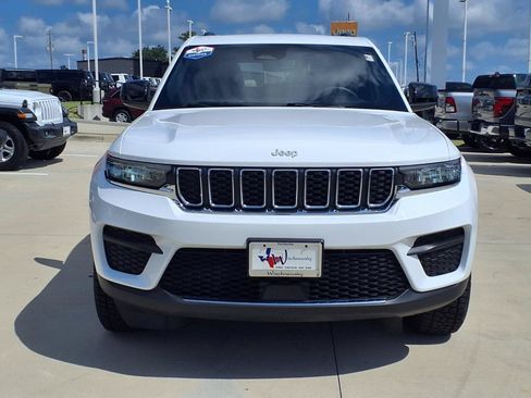 Used 2024 Jeep Grand Cherokee Laredo X w/ Luxury Tech Group I RWD image 4