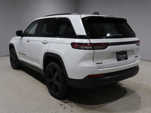 Certified 2023 Jeep Grand Cherokee Limited w/ Black Appearance Package AWD/4WD image 5