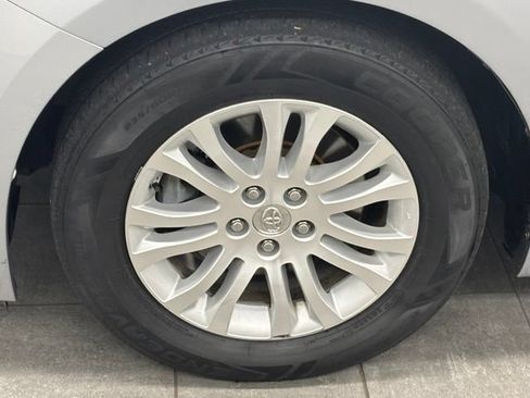 Used 2015 Toyota Sienna XLE w/ XLE Navigation Package FWD image 6