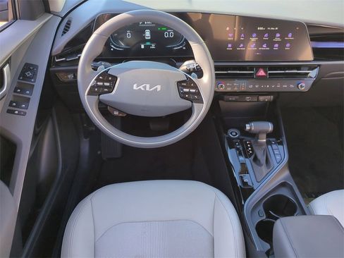 Certified 2025 Kia Niro EX image 19