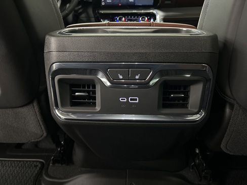 Used 2025 GMC Sierra 2500 Denali Ultimate AWD/4WD image 32