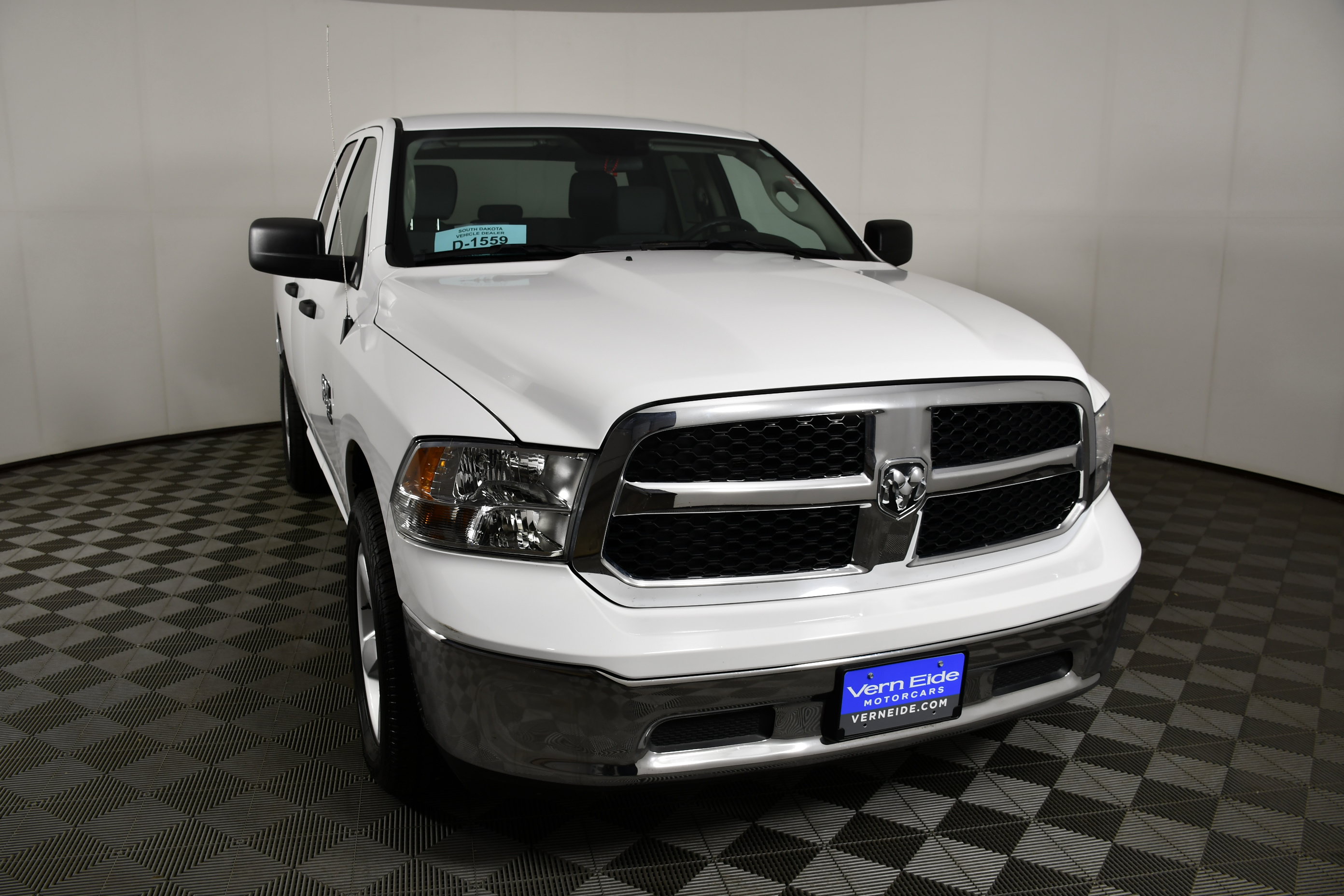 Used 2024 RAM 1500 Classic SLT AWD/4WD image 3