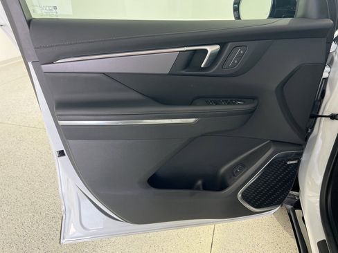 Used 2025 Buick Enclave Sport Touring image 19