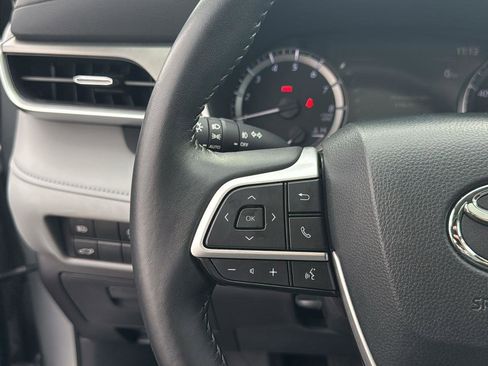 Certified 2024 Toyota Highlander XLE image 15