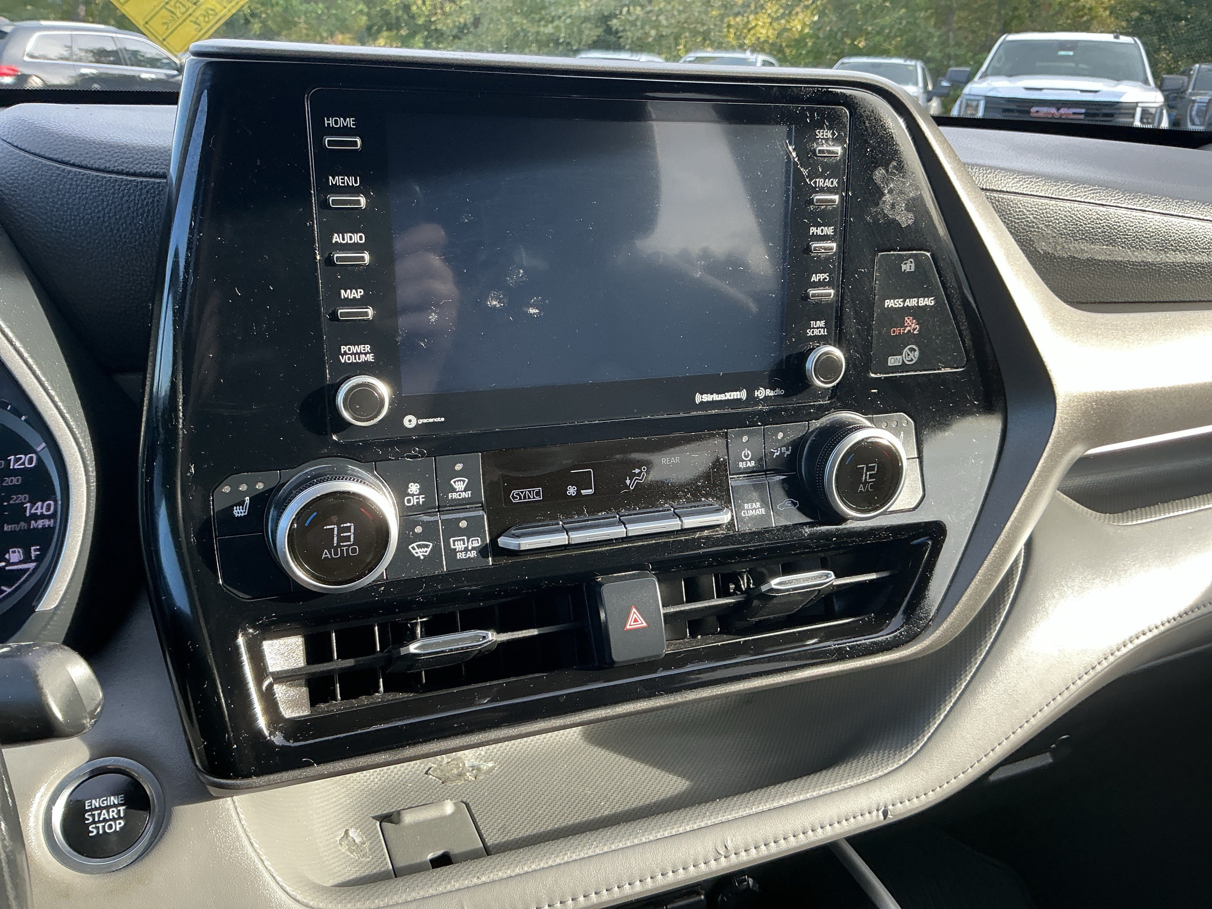 Used 2021 Toyota Highlander XLE AWD/4WD image 21