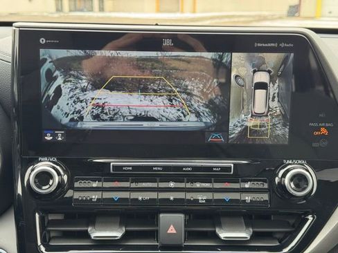 Used 2021 Toyota Highlander Limited image 4