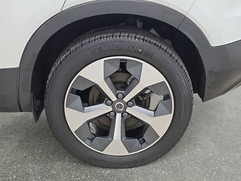Used 2023 Volvo XC40 B5 Plus AWD/4WD image 33