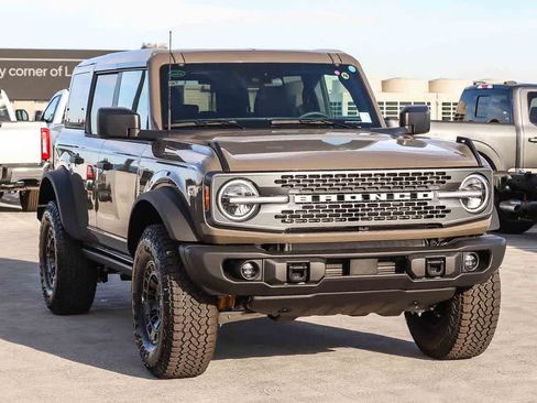 New 2026 Ford Bronco Badlands w/ Sasquatch Package AWD/4WD image 3