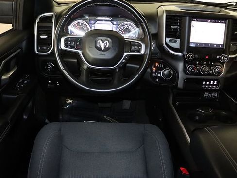 Used 2022 RAM 1500 Big Horn AWD/4WD image 3