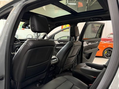 Used 2023 Cadillac XT6 Premium Luxury FWD image 13