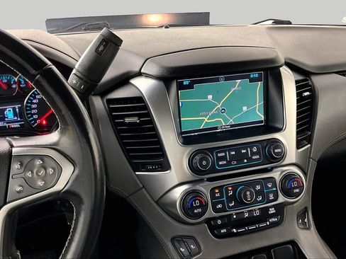 Used 2020 Chevrolet Suburban LT RWD image 7