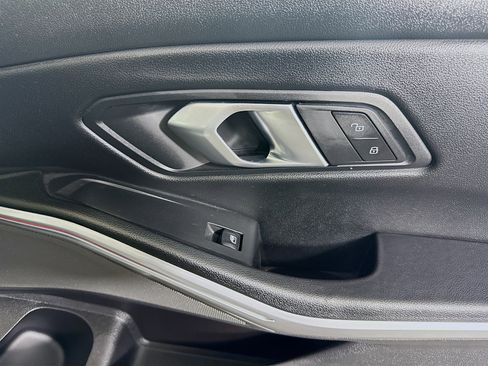 Used 2025 BMW 330i Sedan w/ M Sport Package image 31