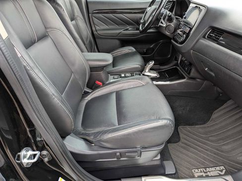 Used 2018 Mitsubishi Outlander SEL image 20