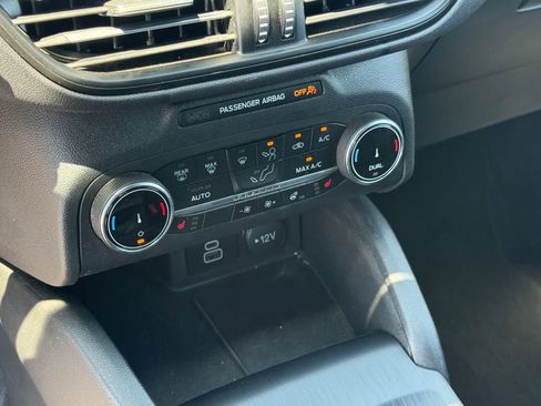 Used 2025 Ford Escape ST-Line Select AWD/4WD image 22