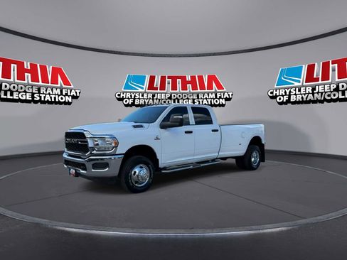 Used 2024 RAM 3500 Tradesman w/ Chrome Appearance Group AWD/4WD image 4