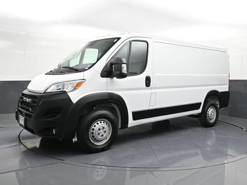 Used 2025 RAM ProMaster 2500 w/ Convenience Group FWD image 1