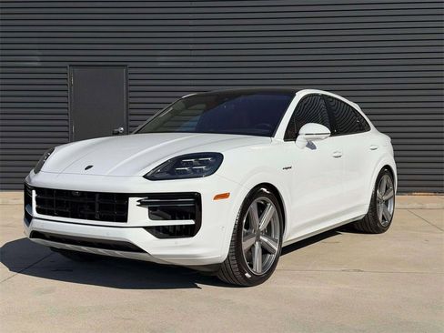 New 2026 Porsche Cayenne Turbo AWD/4WD image 1