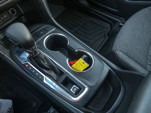 Used 2023 Chevrolet Equinox LT image 37