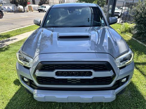 Used 2018 Toyota Tacoma TRD Sport AWD/4WD image 12