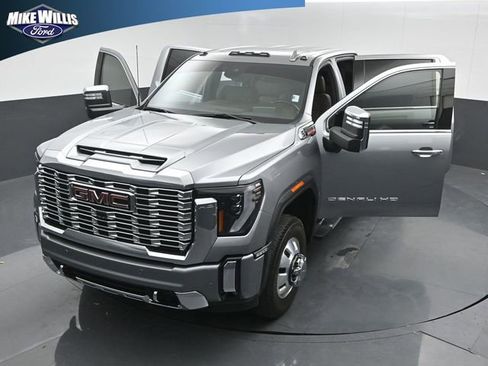 Used 2025 GMC Sierra 3500 Denali w/ Denali Reserve Package image 26
