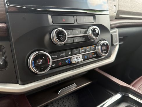 Used 2023 Ford Expedition Max Limited RWD image 7