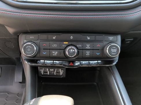 Used 2025 Dodge Durango GT AWD/4WD image 18