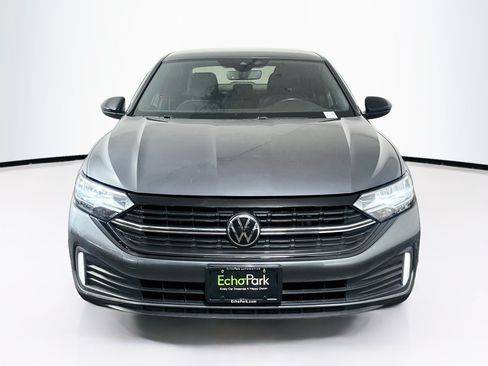 Used 2024 Volkswagen Jetta Sport FWD image 2
