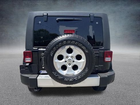 Used 2015 Jeep Wrangler Unlimited Sahara w/ Connectivity Group AWD/4WD image 6