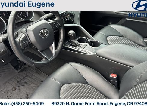 Used 2020 Toyota Camry SE FWD image 11