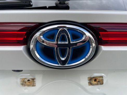 Used 2022 Toyota Venza XLE AWD/4WD image 4