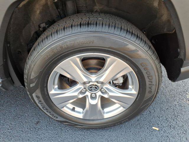 Certified 2024 Toyota RAV4 XLE FWD image 27
