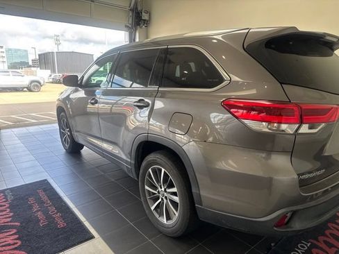 Used 2018 Toyota Highlander XLE FWD image 15