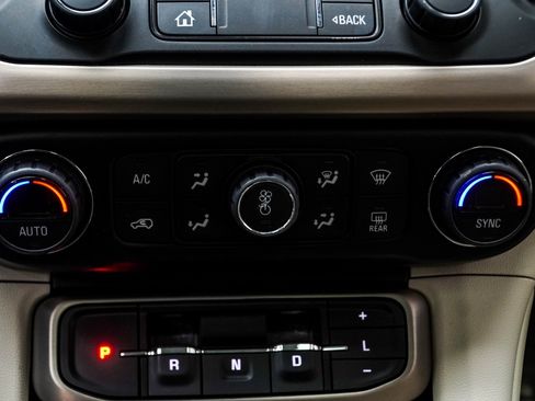 Used 2022 GMC Acadia Denali w/ Denali Ultimate Package image 24