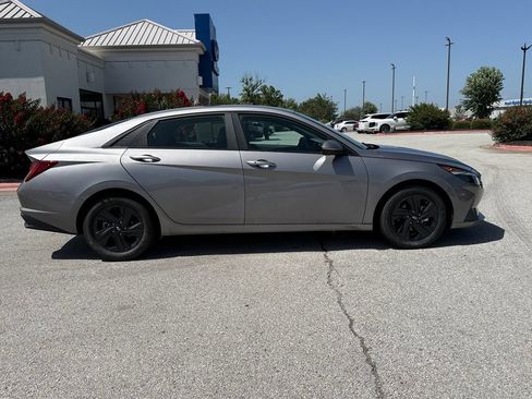 Used 2023 Hyundai Elantra Blue FWD image 8