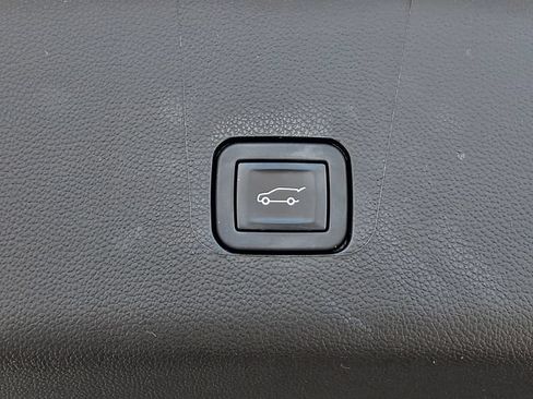 Used 2023 Chevrolet Traverse LT w/ LPO, Floor Liner Package AWD/4WD image 31