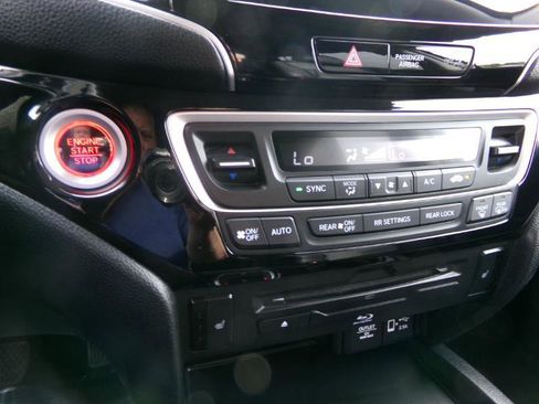 Used 2022 Honda Pilot Touring image 22