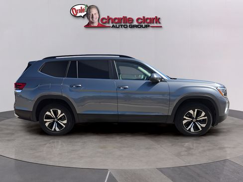 Used 2024 Volkswagen Atlas SE FWD image 7