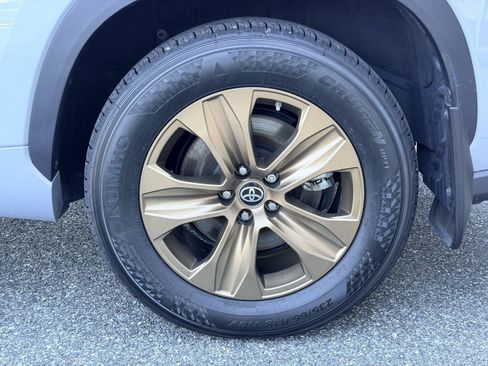 Used 2022 Toyota Highlander Bronze Edition AWD/4WD image 27