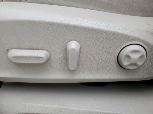 Used 2020 Buick Envision Essence w/ LPO, Cargo Package image 17