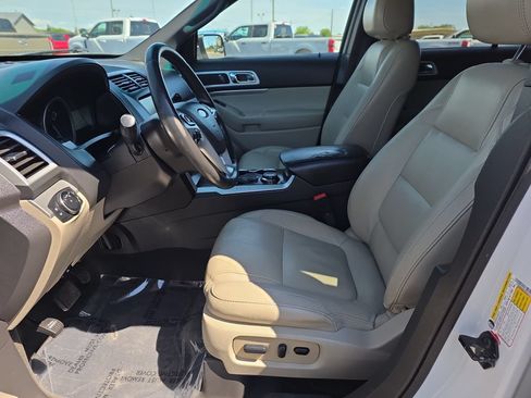 Used 2015 Ford Explorer XLT w/ Equipment Group 202A AWD/4WD image 17