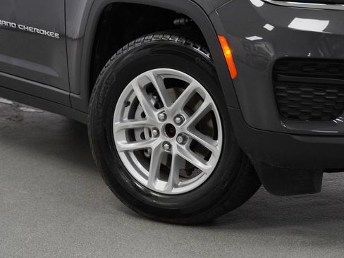 Used 2025 Jeep Grand Cherokee Laredo X AWD/4WD image 4