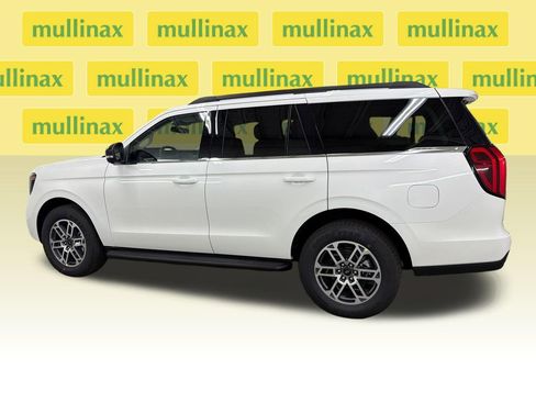 New 2026 Ford Expedition Active image 10