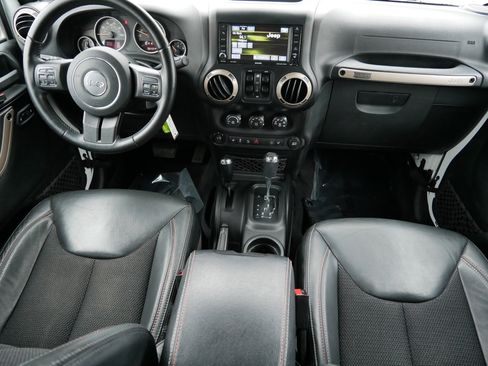 Used 2016 Jeep Wrangler Unlimited Sahara image 10