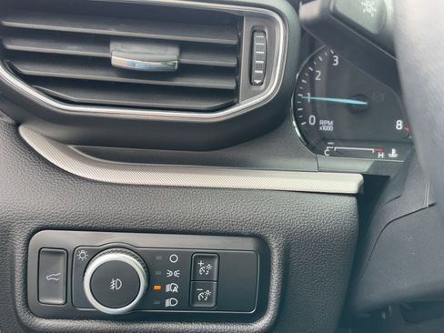 Used 2024 Ford Explorer XLT w/ Equipment Group 202A image 28