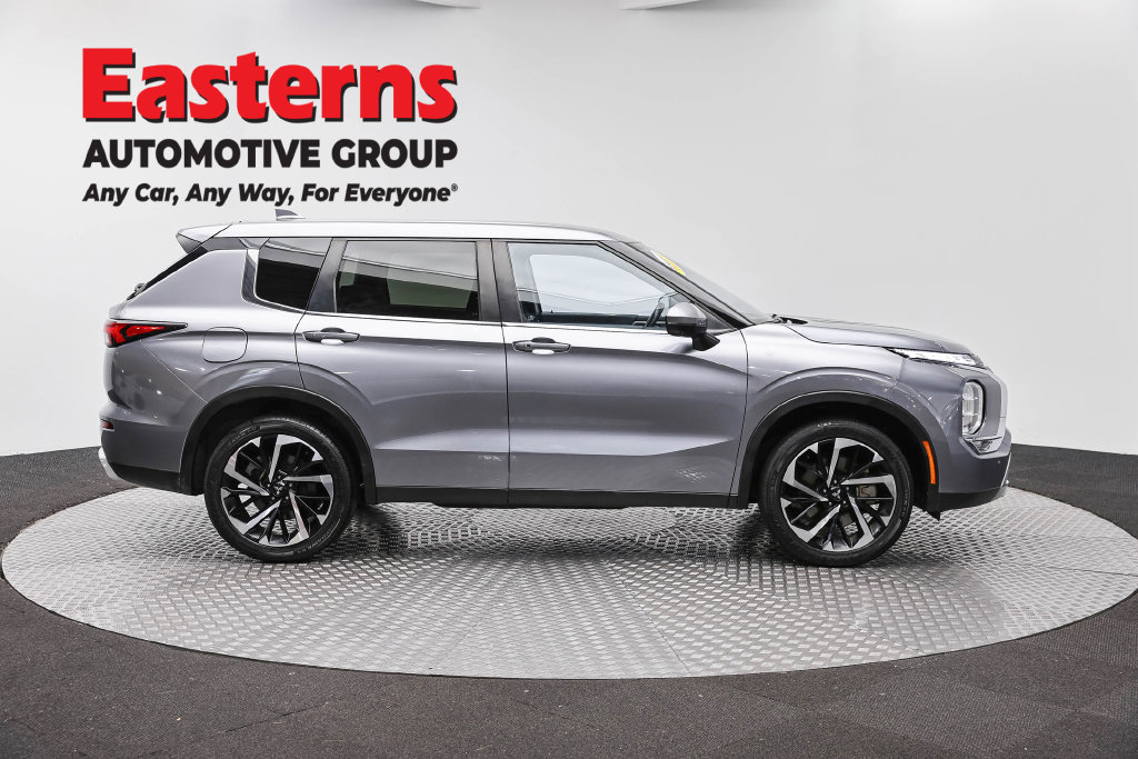 Used 2024 Mitsubishi Outlander SE FWD image 6