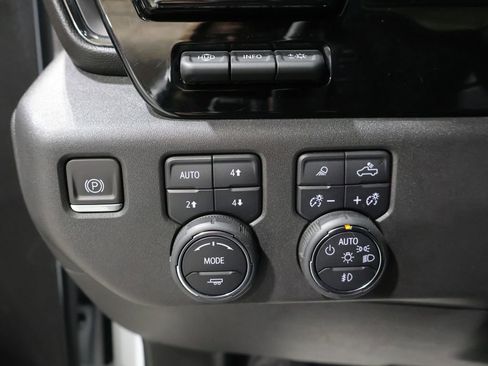 Used 2024 Chevrolet Silverado 1500 ZR2 w/ Technology Package image 35