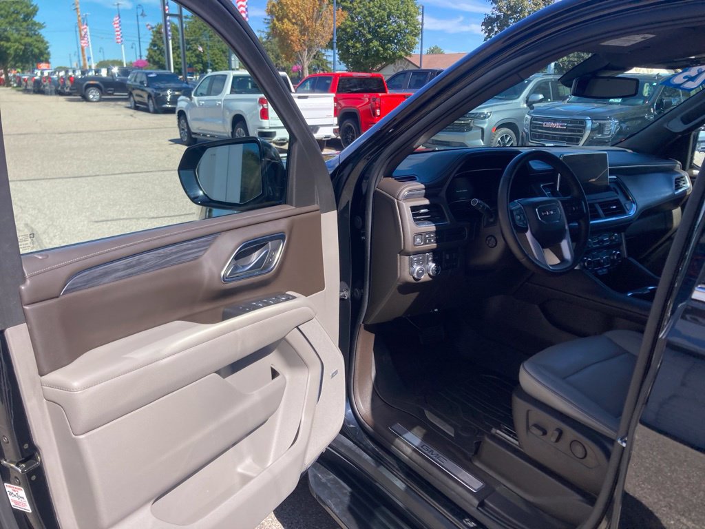 Certified 2023 GMC Yukon SLT w/ SLT Luxury Package AWD/4WD image 20