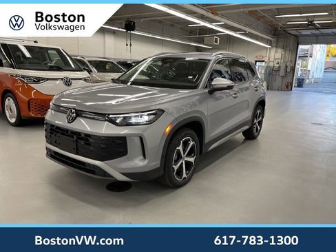 New 2026 Volkswagen Tiguan SE image 2