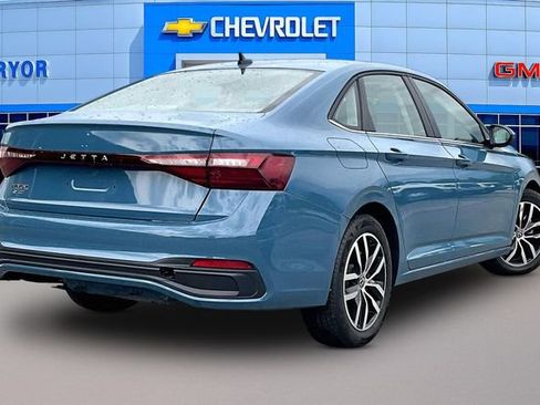 Used 2025 Volkswagen Jetta SE FWD image 5